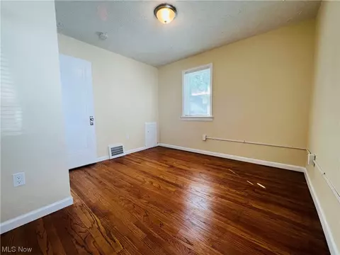 1049 Bell Ct, Elyria, OH 44035 photo 9