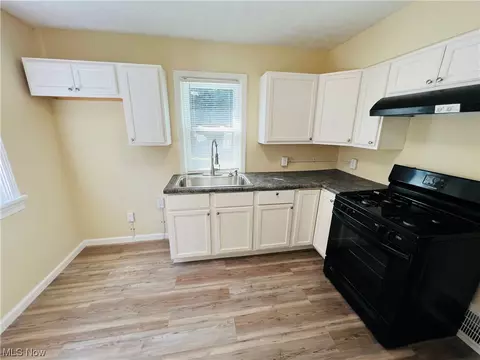 1049 Bell Ct, Elyria, OH 44035 photo 17