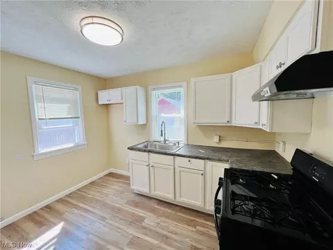 1049 Bell Ct, Elyria, OH 44035 photo 16