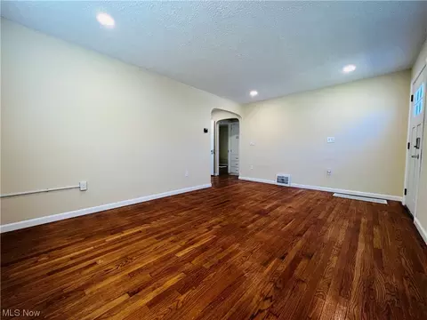 1049 Bell Ct, Elyria, OH 44035 photo 5