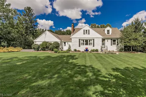 33750 N Deer Creek Ln, Pepper Pike, OH 44124