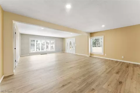 645 Maplewood Ave, Struthers, OH 44471 photo 9