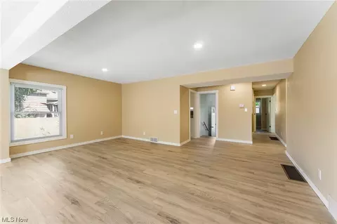 645 Maplewood Ave, Struthers, OH 44471 photo 10