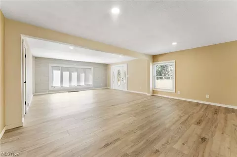 645 Maplewood Ave, Struthers, OH 44471 photo 8