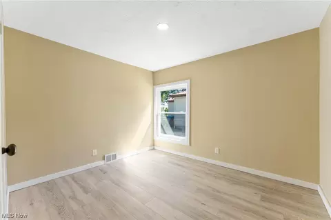 645 Maplewood Ave, Struthers, OH 44471 photo 19