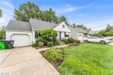 321 E 276th St, Euclid, OH 44132 photo 2