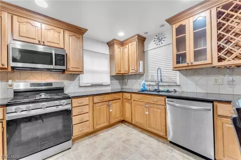 321 E 276th St, Euclid, OH 44132 photo 12