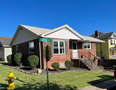 12 Cross St, Bridgeport, OH 43912