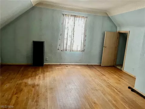 735 E 260th St, Euclid, OH 44132 photo 7