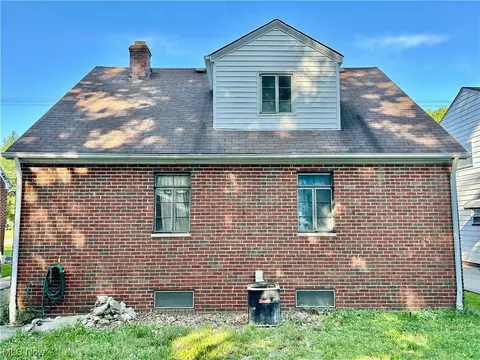 735 E 260th St, Euclid, OH 44132 photo 12