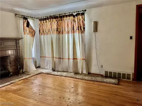 735 E 260th St, Euclid, OH 44132 photo 5