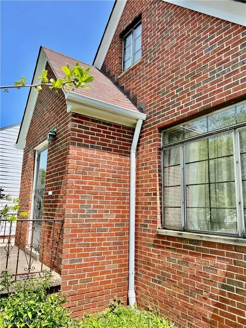735 E 260th St, Euclid, OH 44132 photo 3