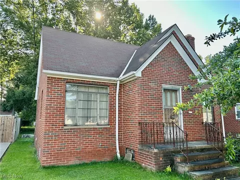 735 E 260th St, Euclid, OH 44132 photo 1