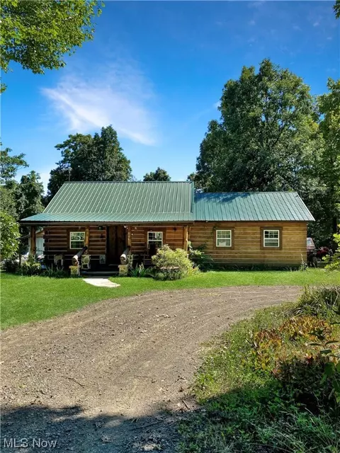 364 Saddleback Dr, New Cumberland, WV 26047