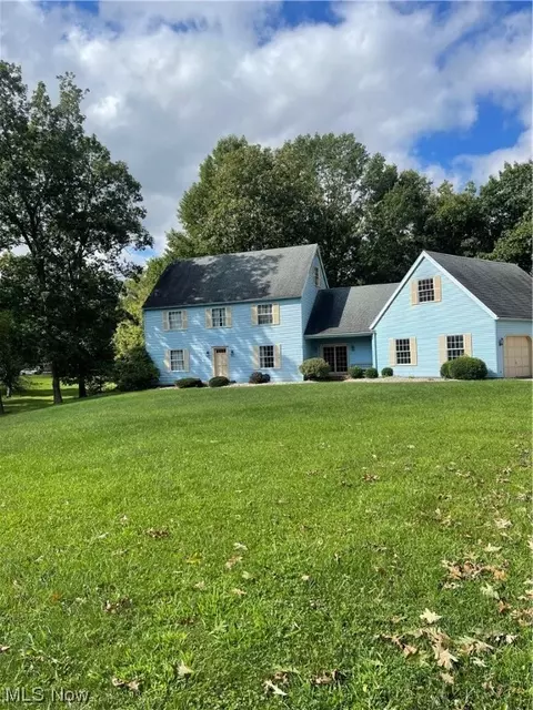 601 Windsor Dr, Mineral Wells, WV 26150