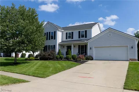 863 Denshire Dr NW, Canal Fulton, OH 44614