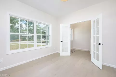 601 Longfellow Dr, Berea, OH 44017 photo 4