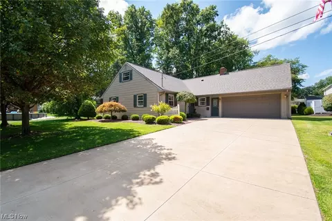 361 Edgewood Dr, Columbiana, OH 44408