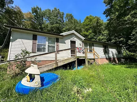 5621 Atkinson Creek Rd SE, Tippecanoe, OH 44699