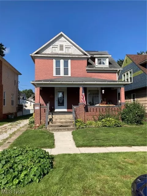 712 N Dawson St, Uhrichsville, OH 44683