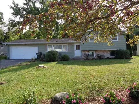 1822 Stonehenge Ave NW, Massillon, OH 44646