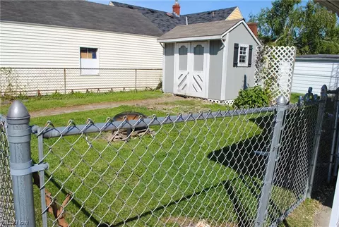 2444 E 37th St, Lorain, OH 44055 photo 3