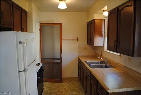 2444 E 37th St, Lorain, OH 44055 photo 7