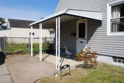 2444 E 37th St, Lorain, OH 44055 photo 2