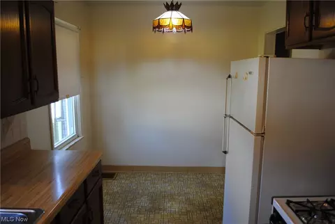 2444 E 37th St, Lorain, OH 44055 photo 8