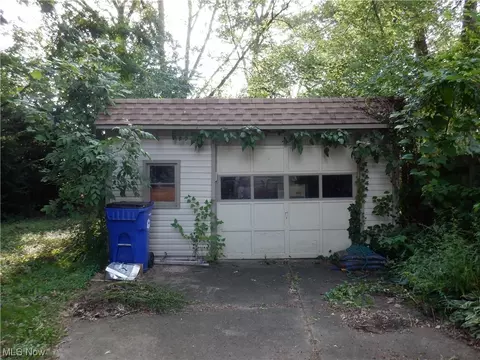 3942 Brookside Blvd, Cleveland, OH 44111 photo 3
