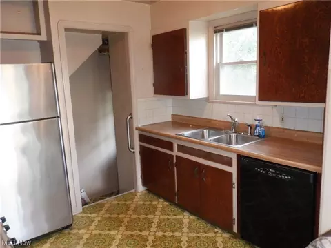 3942 Brookside Blvd, Cleveland, OH 44111 photo 5