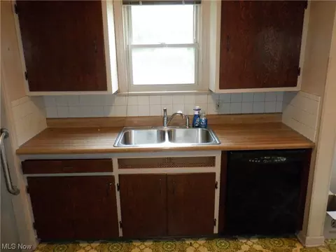 3942 Brookside Blvd, Cleveland, OH 44111 photo 6