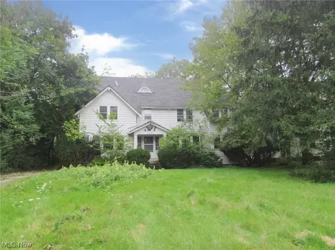 2627 Lee Rd, Cleveland Heights, OH 44118