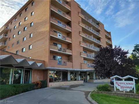 1480 Warren Rd #203, Lakewood, OH 44107