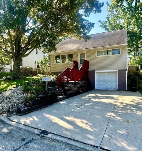 349 Elm St, Wadsworth, OH 44281