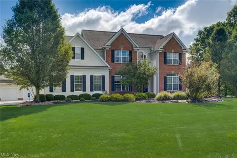3943 Greenfield Farms Dr, Uniontown, OH 44685