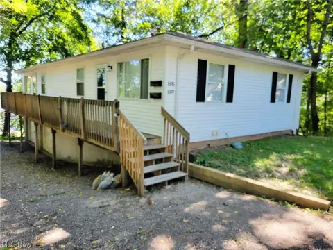 1695 1697 Leighton Ave, Akron, OH 44314