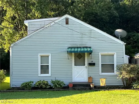 34 Saint John Ave, Niles, OH 44446