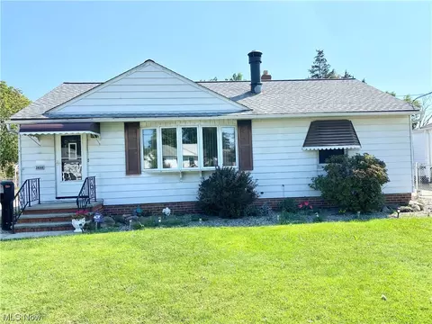 3855 Harvard Dr, Willoughby, OH 44094 photo 1