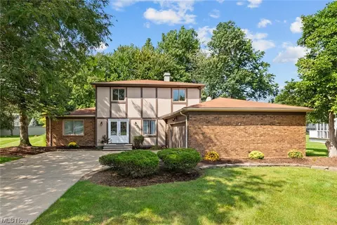 28280 Stonegate Cir, Westlake, OH 44145