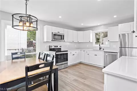 221 Windsor Dr, Elyria, OH 44035 photo 9