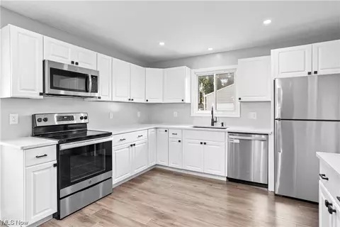 221 Windsor Dr, Elyria, OH 44035 photo 8