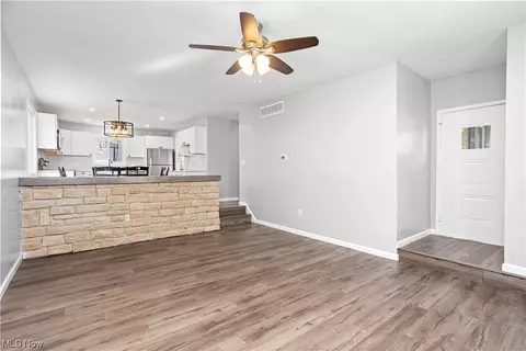 221 Windsor Dr, Elyria, OH 44035 photo 14