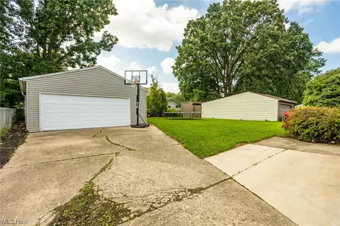 221 Windsor Dr, Elyria, OH 44035 photo 32