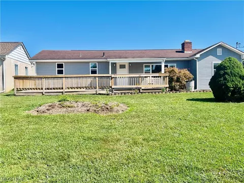 205 Armstrong Ave, Williamstown, WV 26187