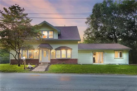 9032 Greer Ave SE, Waynesburg, OH 44688