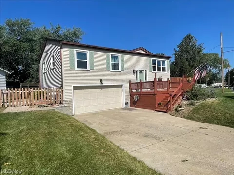 4604 Warwick Dr S, Canfield, OH 44406