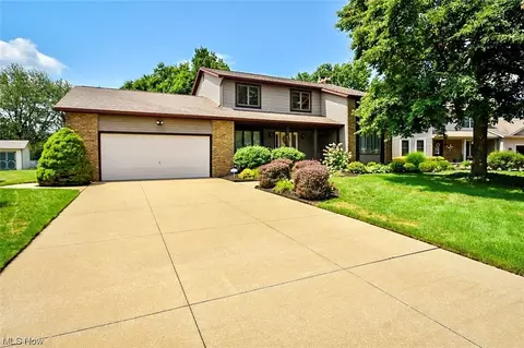 488 Amberwood Dr, Akron, OH 44312