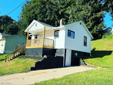1343 Woodlawn Ave, Zanesville, OH 43701