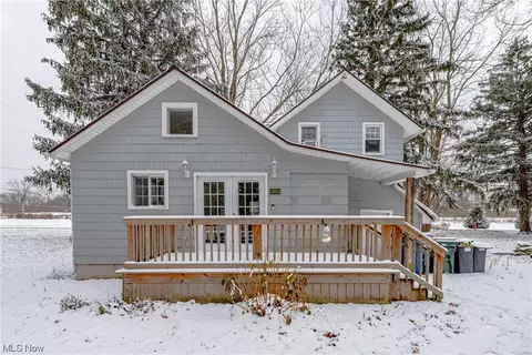 25624 Bronson St, Olmsted Falls, OH 44138
